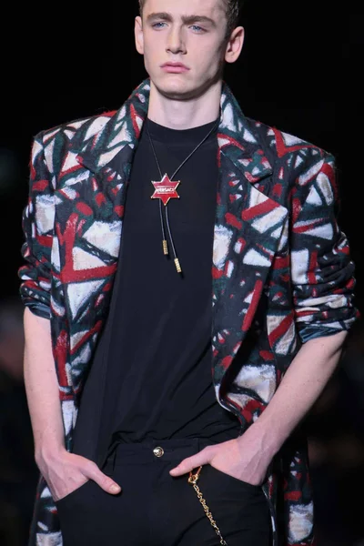 Look 28